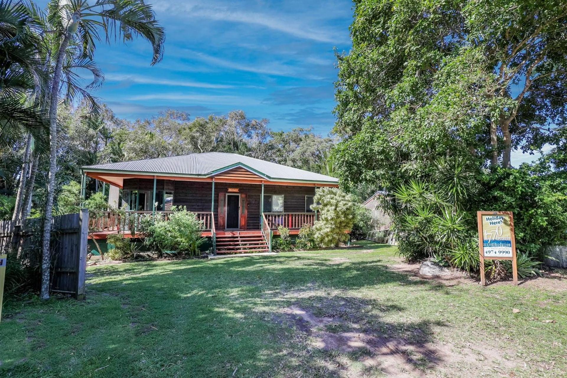 Merindah - Four-bedroom Modern Pet-friendly In *