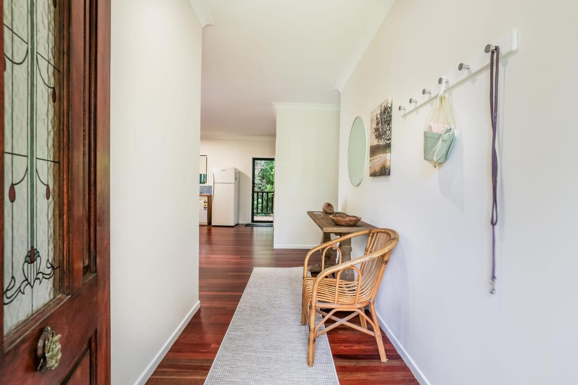 Merindah - Four-bedroom Modern Pet-friendly In