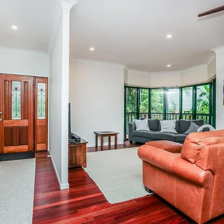 Merindah - Four-Bedroom Modern Pet-Friendly Home In Central Agnes Water Exterior photo